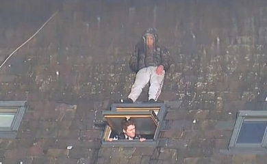 Pokušaj bjekstva hit na mrežama: Albanac se krio na krovu iznad glave policajca