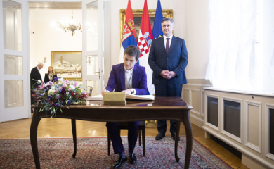 Brnabićeva se upisala u „Zlatnu knjigu“ u Hrvatskoj: „Uzajamne posjete da budu češće“