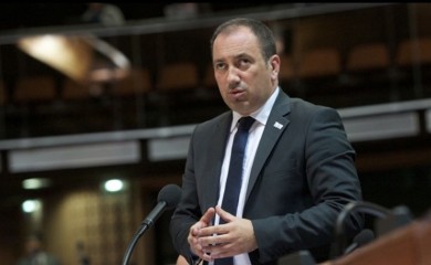 Crnadak Dodiku: Podnesi ostavku, niko ne laže više od tebe