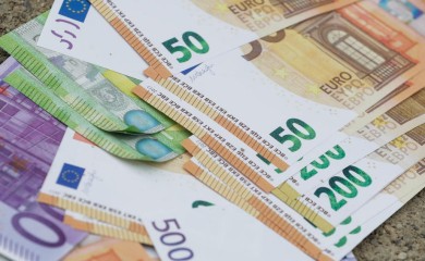 Krili novac u čarapama, zaplijenjeno skoro 40.000 evra