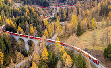 Najduži putnički voz na svijetu prošao kroz švajcarske Alpe