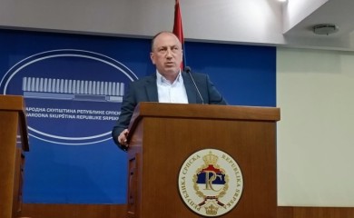 Crnadak pred sjednicu NS RS pita: Gdje je nestao zakon o imovini
