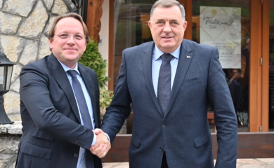 Dodik sa Varheljijem: Srpska za evropske integracije