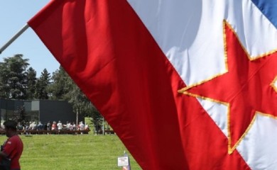 Komšije zvale policiju, na kuću okačio zastavu Jugoslavije