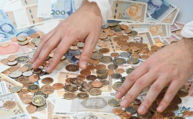 Budžetski raj u BiH: Ministri od 2020. povećali sebi platu za 1.400 KM
