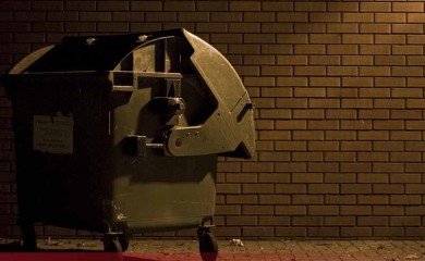 Komično u Prištini: Protestuju zbog kupovine kontejnera iz Srbije