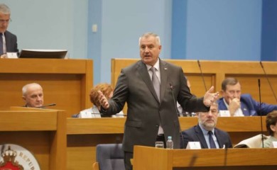 Kredit od 100 miliona evra pod velom tajni: Dok Višković ćuti o kreditoru, postaje poznato KO SU NEPRIJATELJI SRPSKE