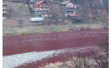 Teče crvena Bosna, građani zabrinuti (VIDEO)