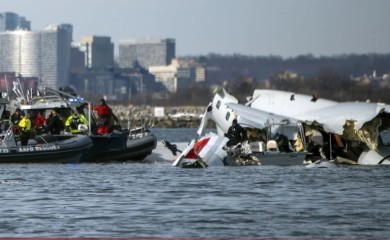 Šire se teorije zavjere: Ciljana meta, u avionu je bio neko bitan