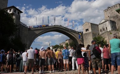 Preminula žena koja je pala niz stijene u Neretvu