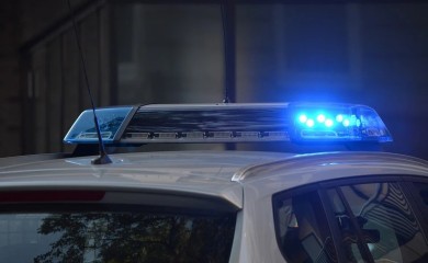 Muškarac ušao u prodavnicu, ubio suprugu i pobjegao