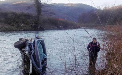 Automobilom sletjela u rijeku Vrbanju: Spasili je banjalučki policajci
