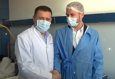 Đajić i Stanivuković prisniji nego ikad na darivanju beba: "Morate nagraditi djecu kad slušaju"
