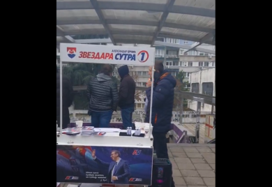 "Vjerovali ili ne": Na štandu SNS-a puštena Thompsonova pjesma "Čavoglave"