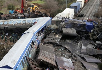 Uhapšene četiri osobe zbog nesreće u Grčkoj, vozovi greškom na istom kolosjeku