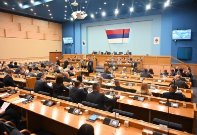 U susret izborima: Političari u Srpskoj mijenjaju stranačke dresove kao čarape