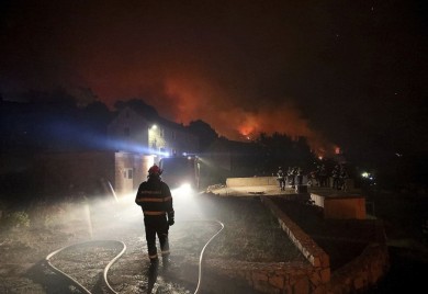 Još traje borba s vatrom u Hrvatskoj: "Turisti su bježali, ali ne zbog požara"