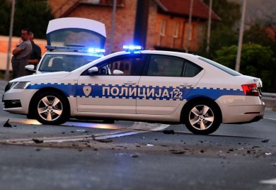 Jedna osoba povrijeđena u udesu kod Sarajeva, saobraćaj obustavljen