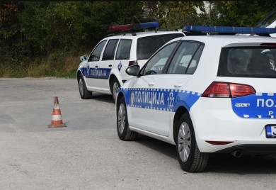 U sudaru dva automobila i kamiona troje povrijeđenih