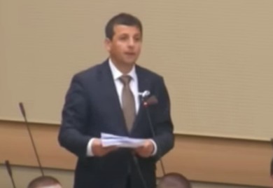 Nebojša Vukanović ponovo napravio šou u NSRS (VIDEO)