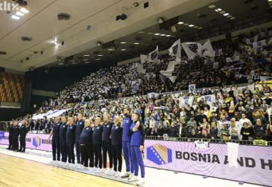 Skenderijom odzvanjale uvrede na račun Srbije: Niko te nikad mrziti neće... (VIDEO)