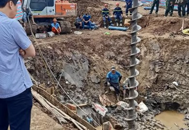 Dječak upao u rupu duboku 35 metara, danima ga spasavaju VIDEO