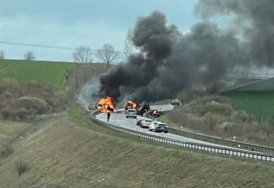 Teška saobraćajka u Njemačkoj, zapalila se tri automobila