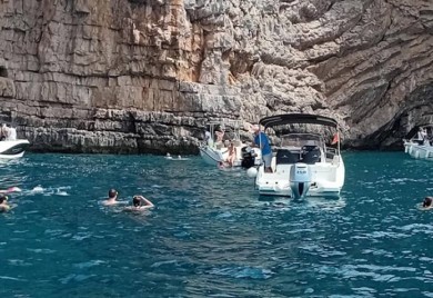 Herceg Novi: Izlet brodićem do Plave špilje 20 evra, do Perasta 35