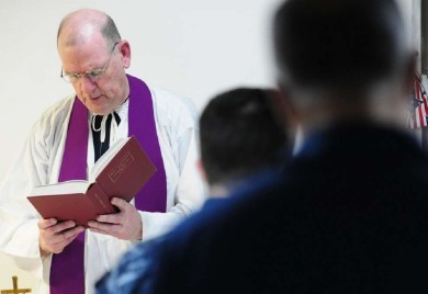 Svešteniku zabranjeno držanje mise zbog riječi mržnje i homofobije