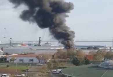 Jaka eksplozija i požar u luci u Turskoj (VIDEO)