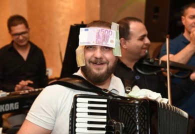 “Kralj bakšiša” otvorio dušu: Poznati harmonikaš progovorio o siromaštvu u kojem je živio