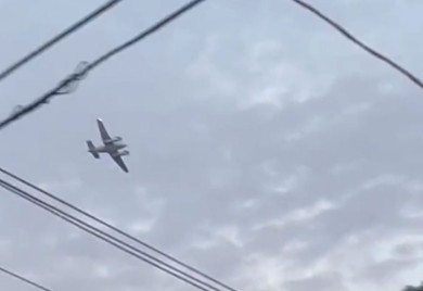 Otet avion u Americi, pilot prijeti da će srušiti supermarket