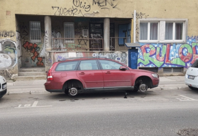 Privedena osoba koja je probušila gume na automobilima sa srpskim tablicama u Sarajevu