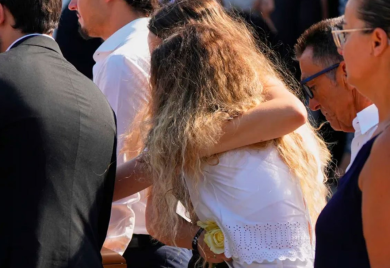 Supruga u bijelom, majka neutješna: Potresne scene sa posljednjeg ispraćaja Dioga Žote