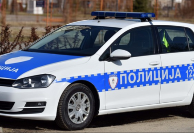 Policija identifikovala četiri osobe koje su poskidale zastave Republike Srpske u Janji