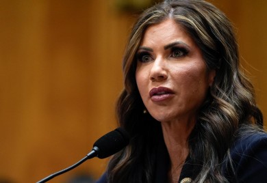 Tramp smijenio ministricu unutrašnje bezbjednosti Kristi Noem