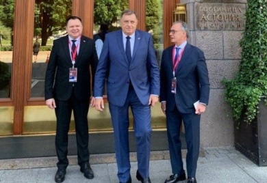Dodik: Počinjemo sastanke sa privrednicima u Sankt Peterburgu