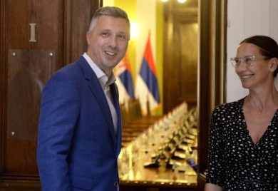 Obradović: Ne dozvolite propagandu homoseksualizma u knjigama našoj deci