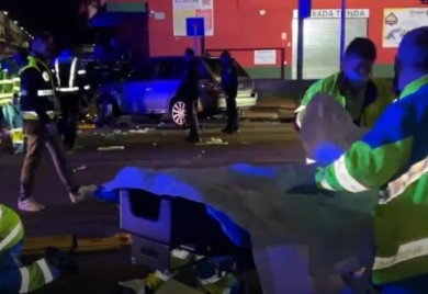 Četiri osobe poginule, a osam povrijeđeno u naletu automobila