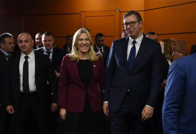 Cvijanovićeva se sastala sa Vučićem u Tirani