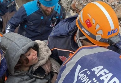 Osmijeh djevojke koja je iz ruševina spasena nakon 34 sata