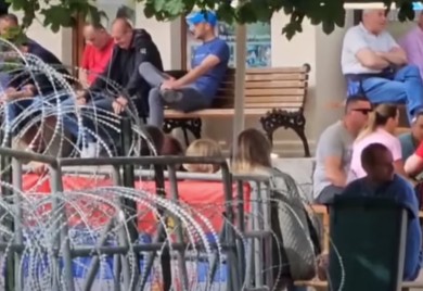 DESETI DAN PROTESTA: Okupljeni građani ispred opština na sjeveru KiM