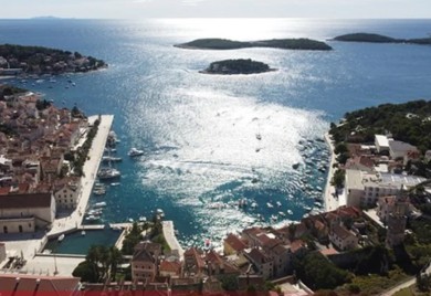 Na Hvaru naplaćuju i kupanje u moru, evo koliko košta