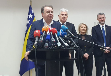Nikšić blokirao fiskalni okvir: Krišto upozorava - budžet, plate i opšti izbori u BiH su ugroženi
