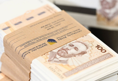 Minić direktorima javnih preduzeća povećao plate za 500 KM