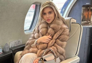 Raskid sa navodnim milijarderom, pa ferari i privatni avion: Kćerka Mitrovića u zlatnim detaljima od 13 hiljada evra