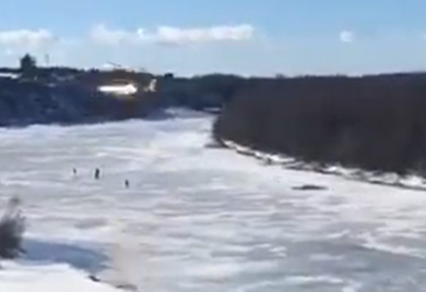 Nezgoda iznad rijeke: Ruski vojni helikopter udario u dalekovod (VIDEO)