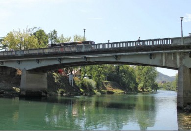 Starac prijetio da će skočiti sa mosta u Banjaluci, spasila ga policija