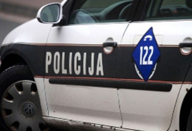 Detalji stravičnog ubistva u Tuzli: Suprugu 13 puta udario sjekirom