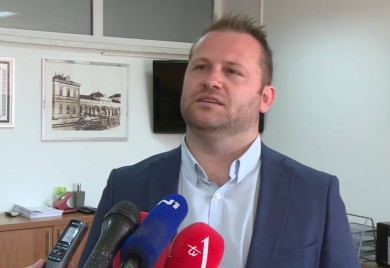 Psovke, prijetnje i govor mržnje zbog knjige o Prijedoru (VIDEO)